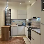 Leo Apartment Obchodna - Family
