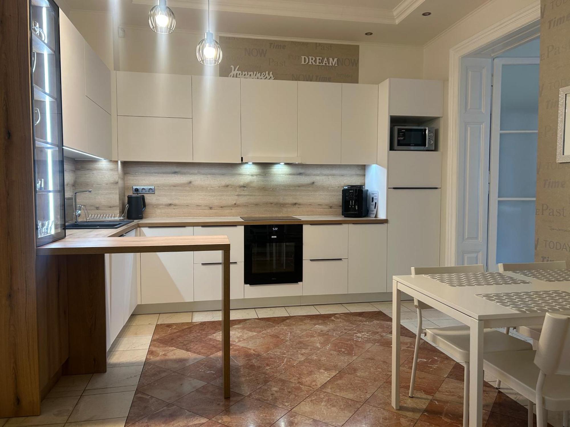Leo Obchodna - Family Apartman Pozsony